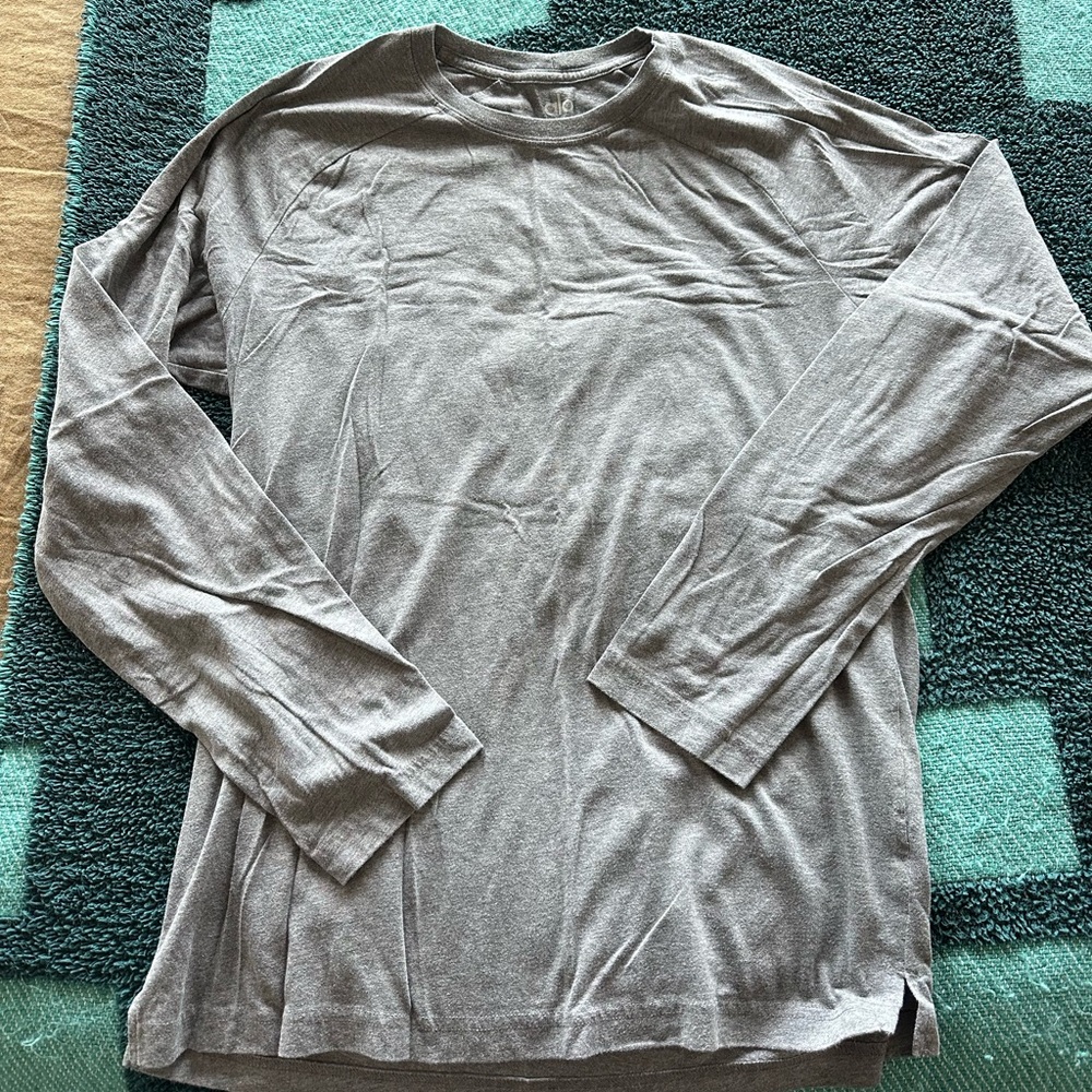 Alo men’s grey long sleeve performance shirt. Size medium